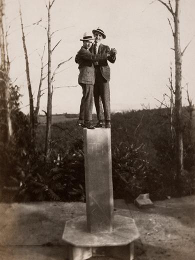 一百年前我们就要晒恩爱！穿越世纪的男男爱情摄影典藏
